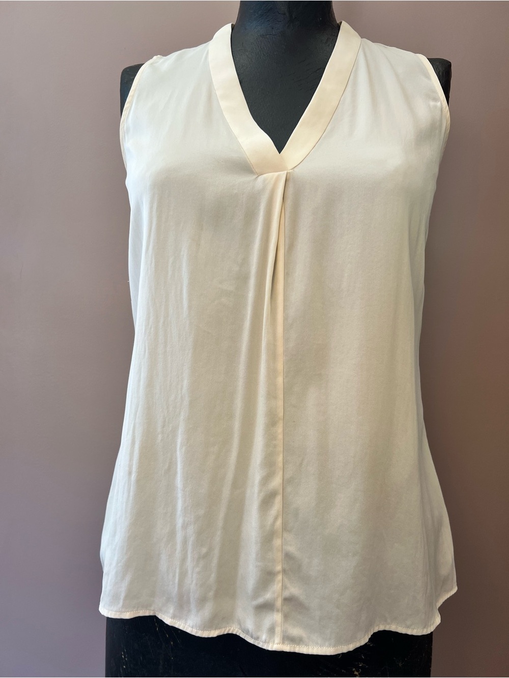 Theory Ivory Silk Sleeveless Blouse Size P Light Stains